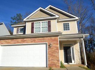 2718 Erinridge Rd, Raleigh, NC 27610