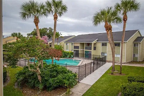 3 bed, 2.0 bath, 1112 sqft, $1,950 — Photo 2
