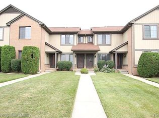 1572 Meadow Side Dr #22, Rochester Hills, MI 48307