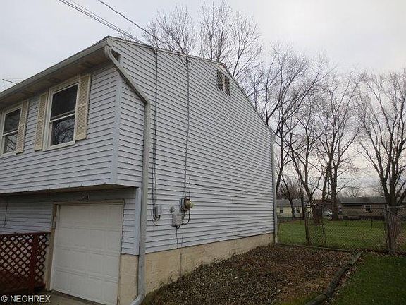 3rd image of 5643 Radcliffe Ave