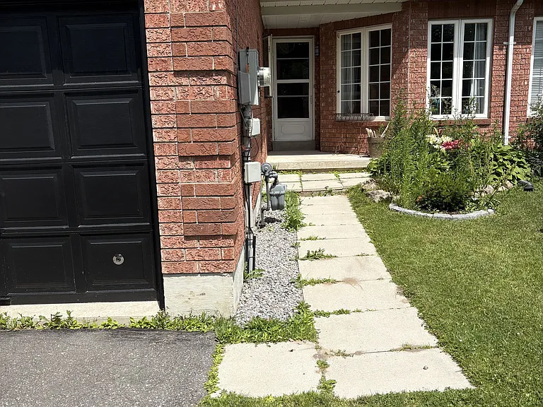 2432 Woodglade Blvd N — Photo 1