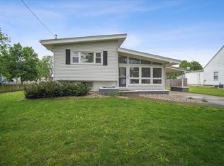 104 E 1st St, Gridley, IL 61744