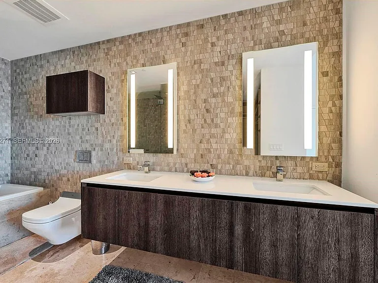 88 SW 7th St #2106 — Photo 24