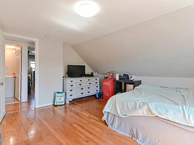 256 W 6th St #2 — Photo 16