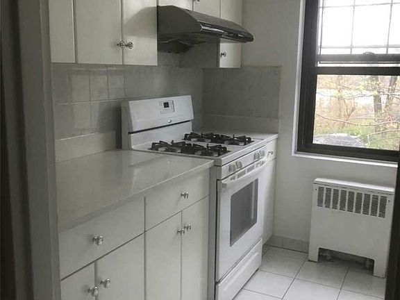 5th image of 6949 Park Dr E