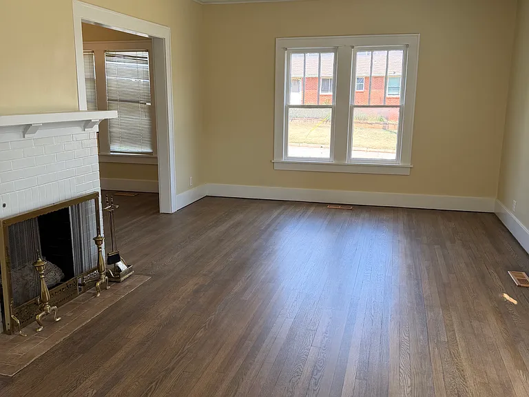 524 E Oklahoma Ave — Photo 2