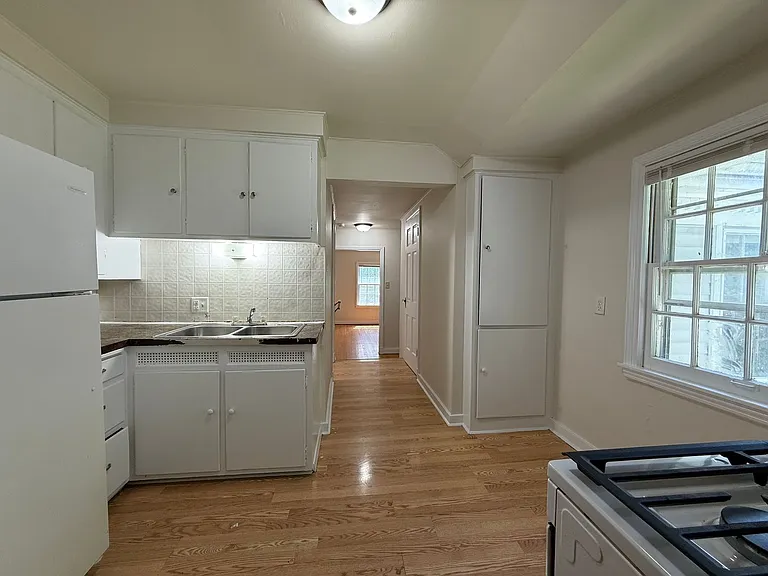 208 S Chestnut Ave — Photo 5