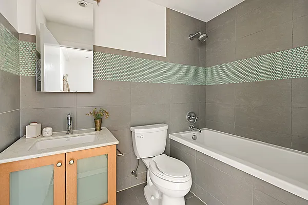 Bathroom, photo 2
