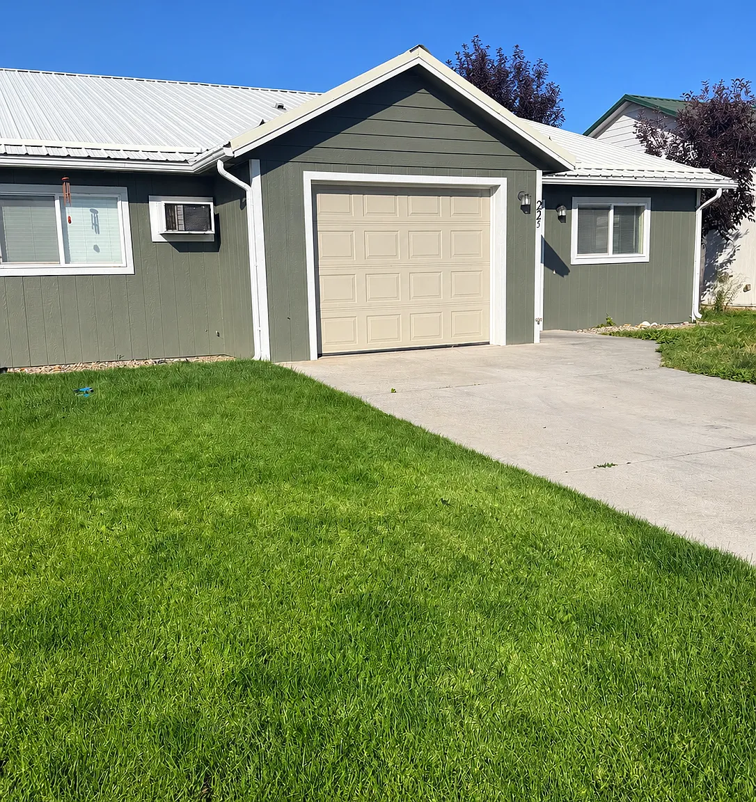 3 bed, 1268 sqft, $1,550 — Photo 1