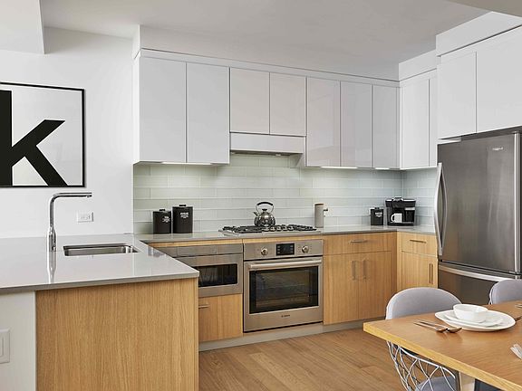 5th image of 10 Halletts Pt APT 1802