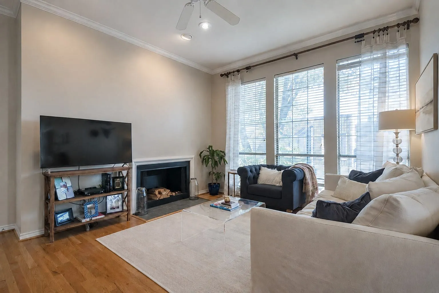 1 bed, 1.0 bath, 655 sqft, $2,450 — Photo 2