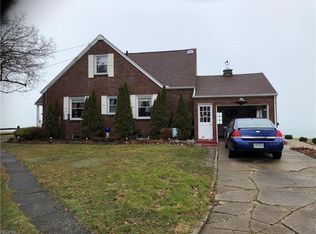 1114 Lake Rd, Conneaut, OH 44030