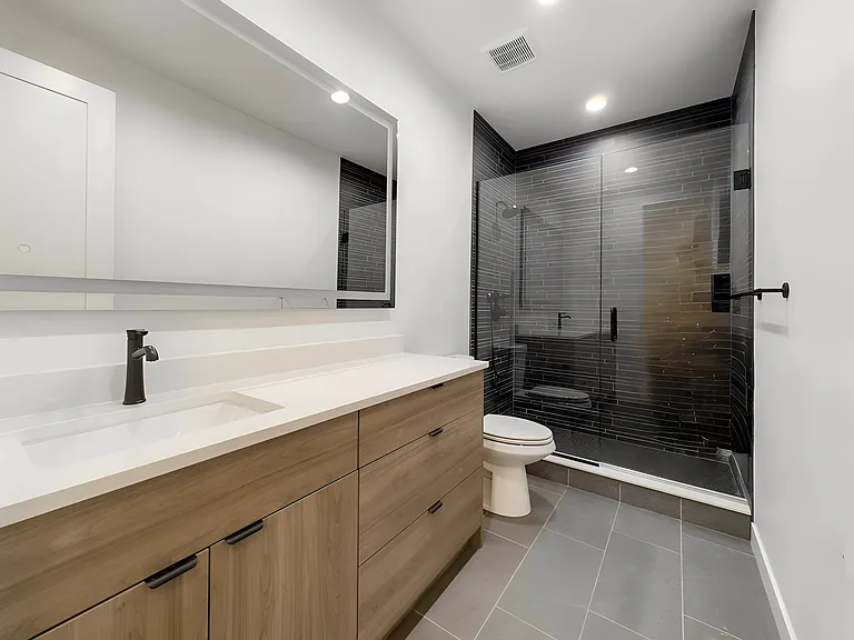 1417 Benton St — Photo 27