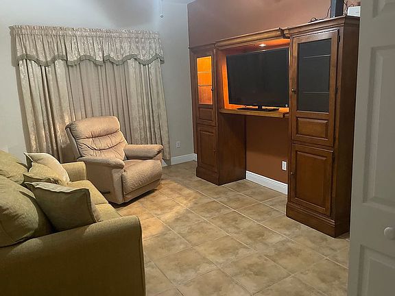 Family/Den Rm