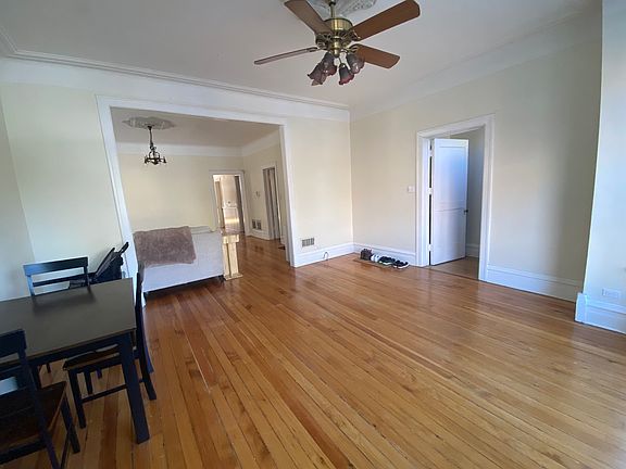 3rd image of 1015 W Newport Ave #1