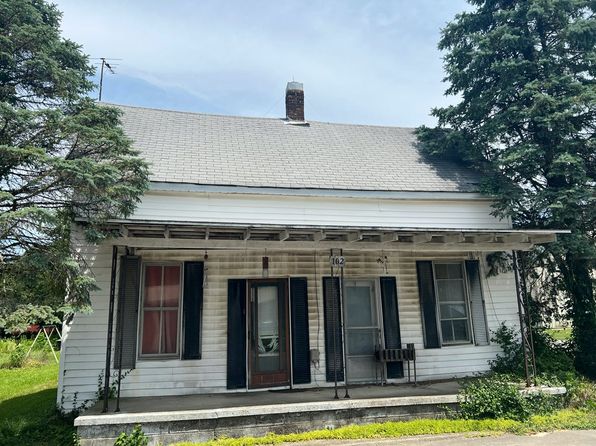 102 N Sycamore St, Campbellsburg, IN 47108