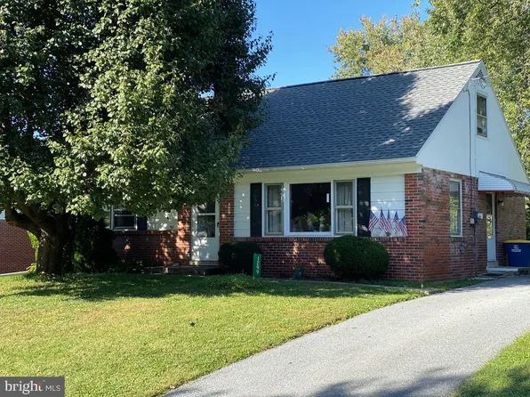 1299 Earl Ave, East Earl, PA 17519