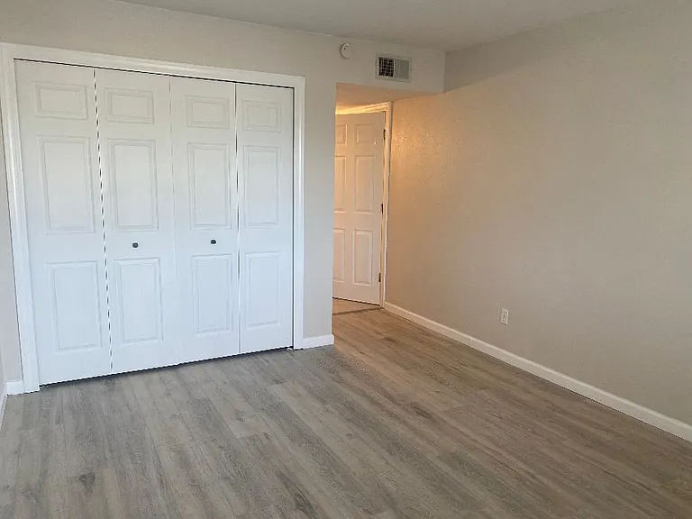 740 W Elm St #257 — Photo 5