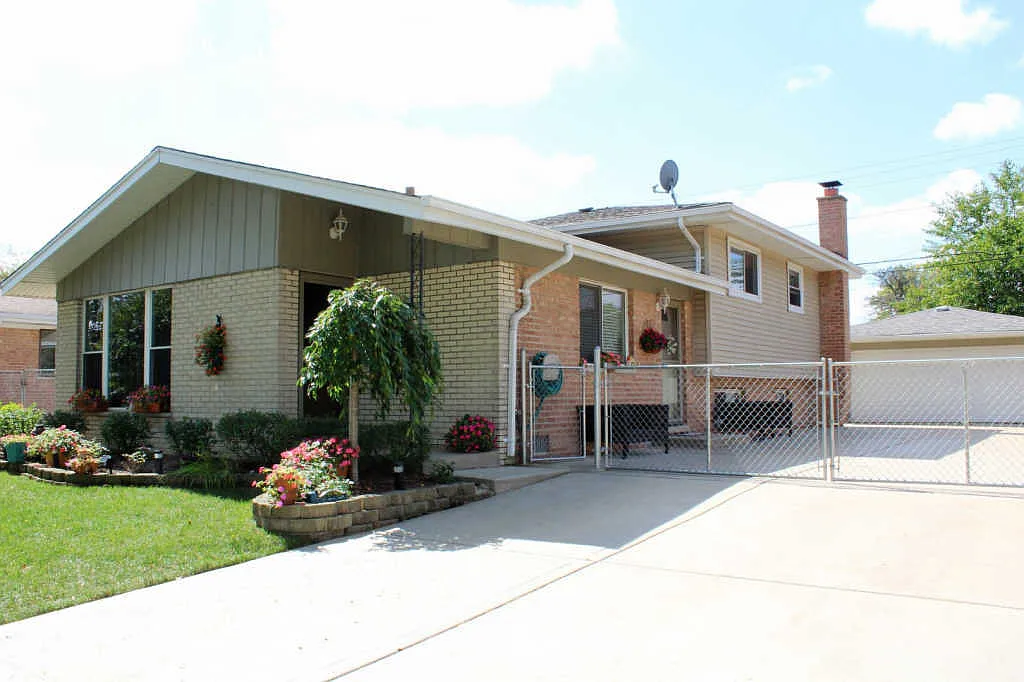 16428 George Dr photo 1