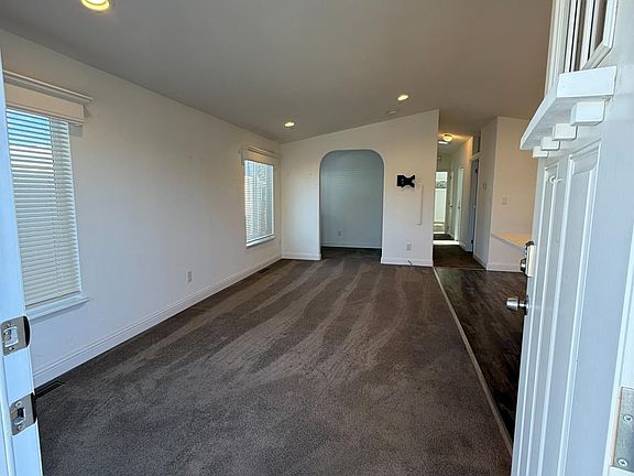 3rd image of 170 Blue Jay Drive