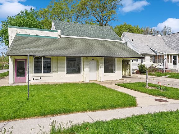 4th image of 4000-4002 NE 11th St
