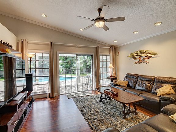 5th image of 3307 Fernwood Dr