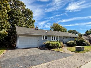 2240 Jones Rd, Fort Lee, NJ 07024