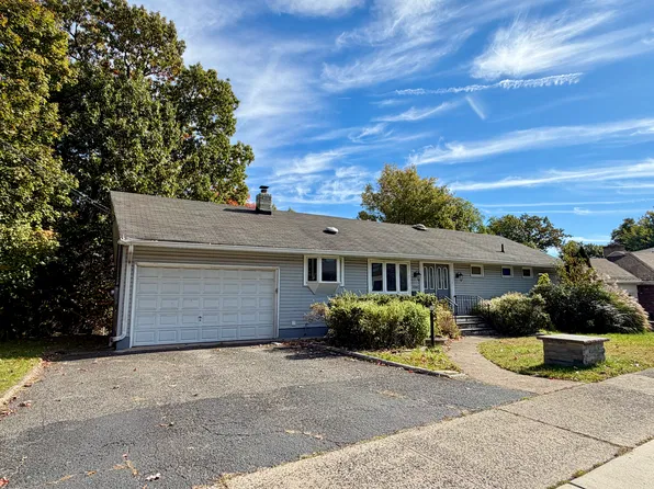 2240 Jones Rd, Fort Lee, NJ 07024