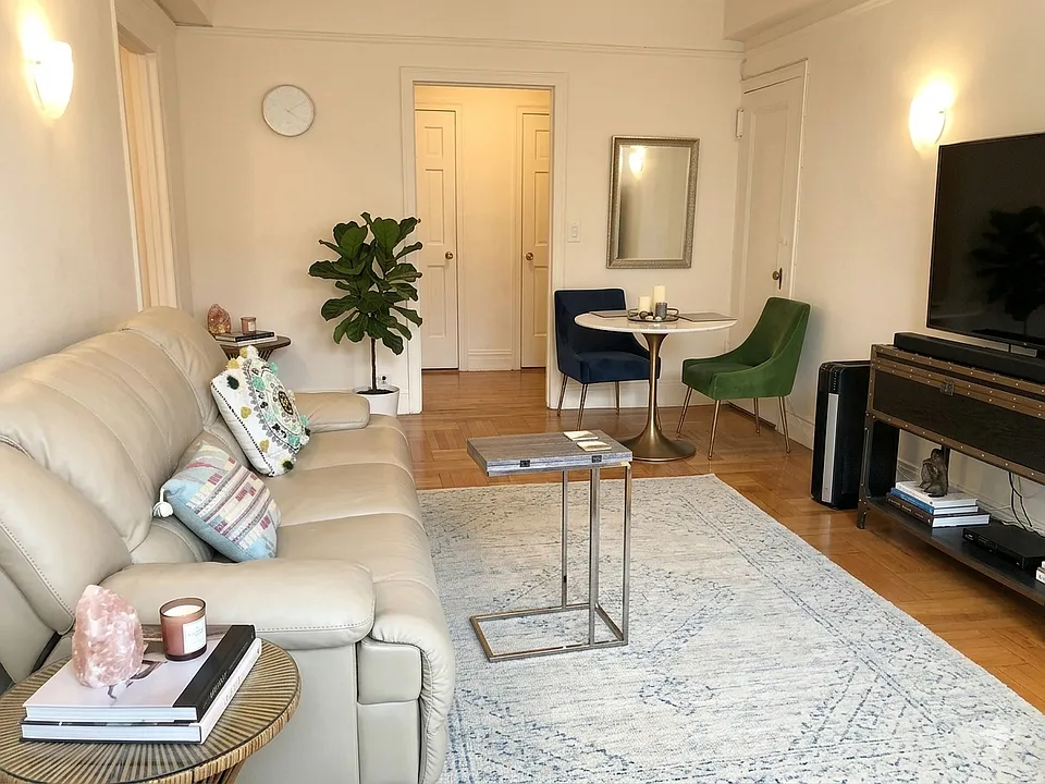 201 E 35th St #6C