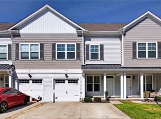 308 Sikeston Ln, Chesapeake, VA 23322