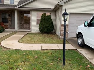 1418 Bluegrass Ln, Champaign, IL