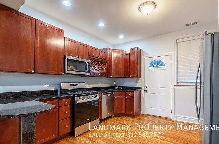 502 E 49th St #203 — Photo 2