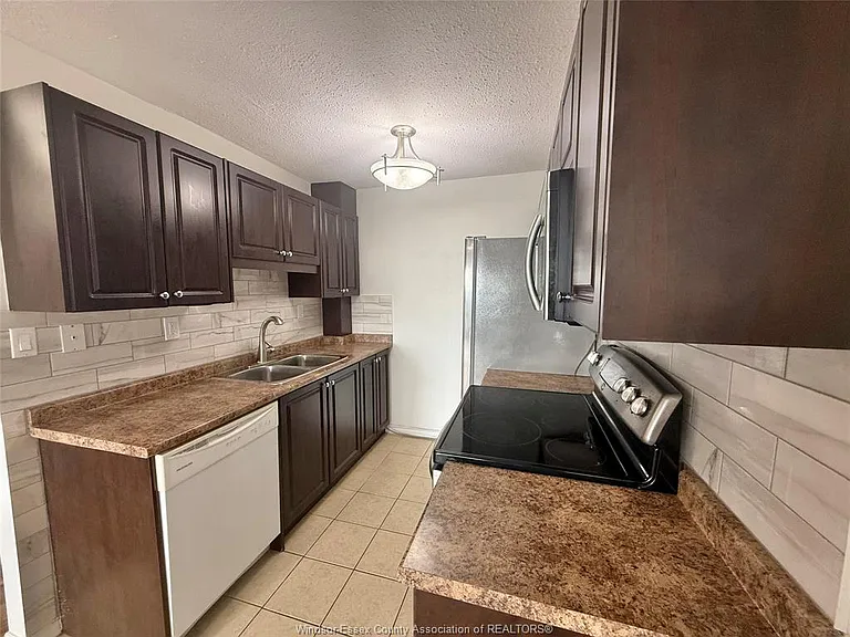 3936 Wyandotte St E #801 — Photo 11