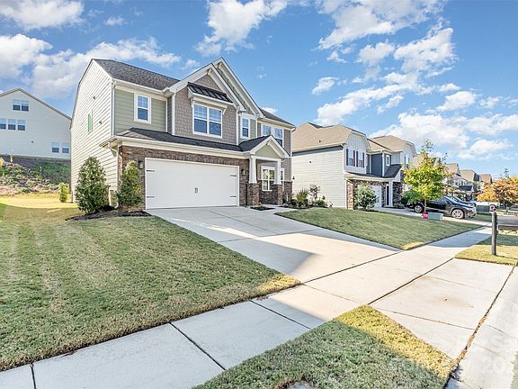 2nd image of 15115 Oleander Dr