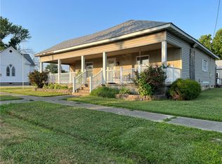 202 S Elm St, Ina, IL 62846