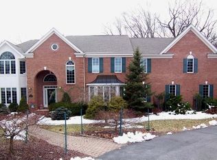 11 Sunnyfield Dr, Annandale, NJ 08801