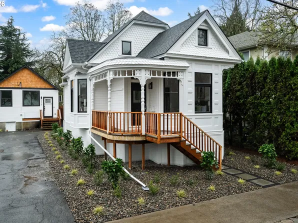 236 NE Sacramento St, Portland, OR 97212