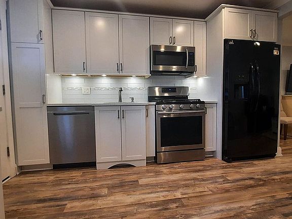Glass tile backsplash