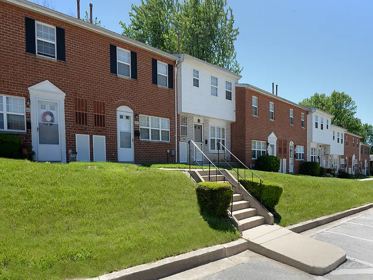 Colony Hill Apartments & Townhomes — Photo 1