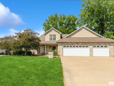 317 Circle Dr, Riverdale, IA, 52722