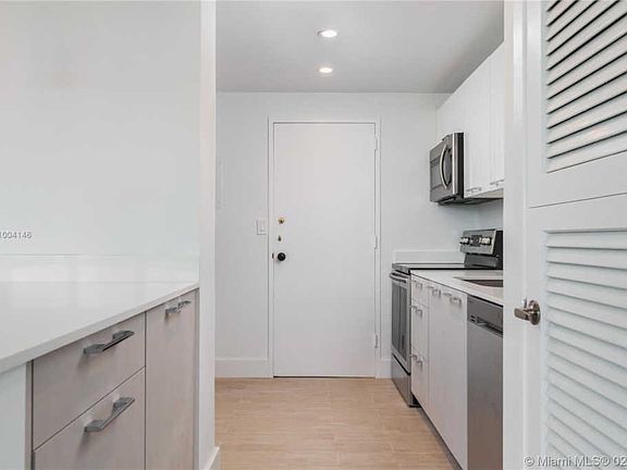 4th image of 9800 W Bay Harbor Dr APT 502