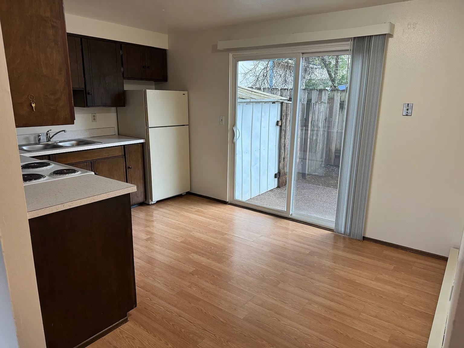 1015 Pioneer St — Photo 3