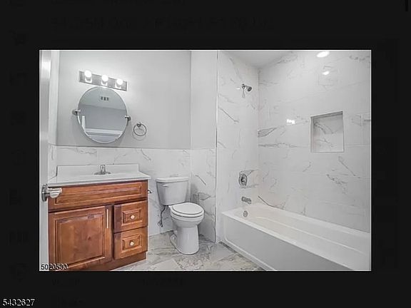 5th image of 195 Ridge St