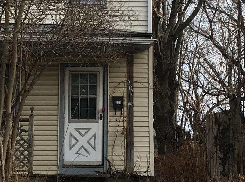 2nd image of 201 Hawkins St