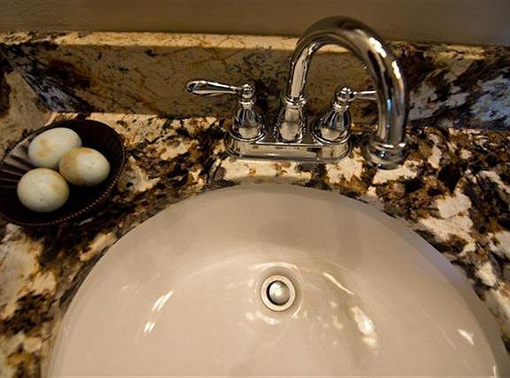 2nd image of 2715 Oak Hollow Cir