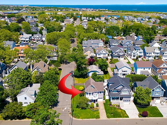 2nd image of 384 Pine Avenue