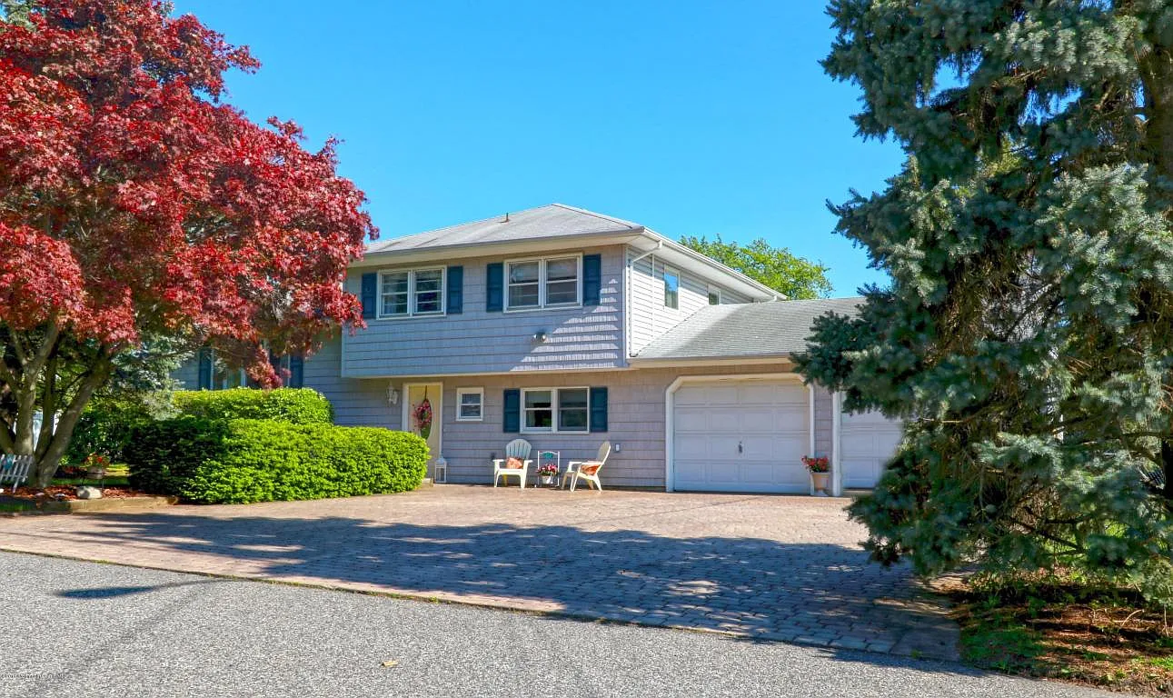 1215 Manito Rd photo 1