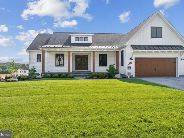 2022 Mandarin Ln #245, Chambersburg, PA 17201
