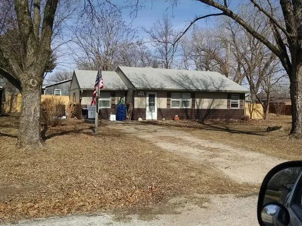 612 W Walnut St, Riley, KS 66531