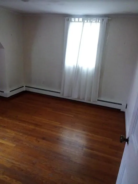 3 bed, 1900 sqft, $2,100 — Photo 2